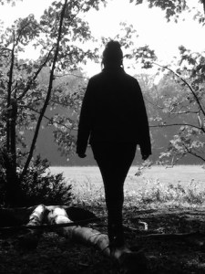 girl_in_woods_in_autumn